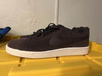 Size 8 - Womens Nike Court Royale Suede Deep Purple Wine