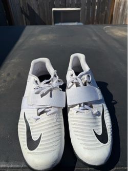 Weightlifting shoes