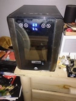 Thermoelectric cigar humidor