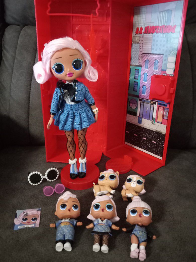 Lol Surprise OMG Uptown Girl Doll Pink Hair Family Set.