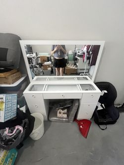 Vanity desk With Mirror