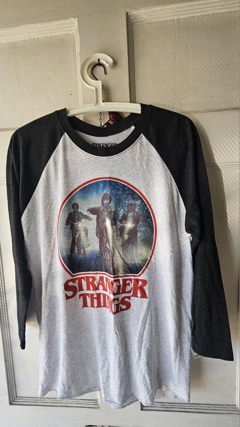 NEW W/ TAGS STRANGER THINGS NETFLIX OFFICIAL MERCH 3/4 LO G SLEEVE BASEBALL- TEE UNISEX YOUTH MED SIZE