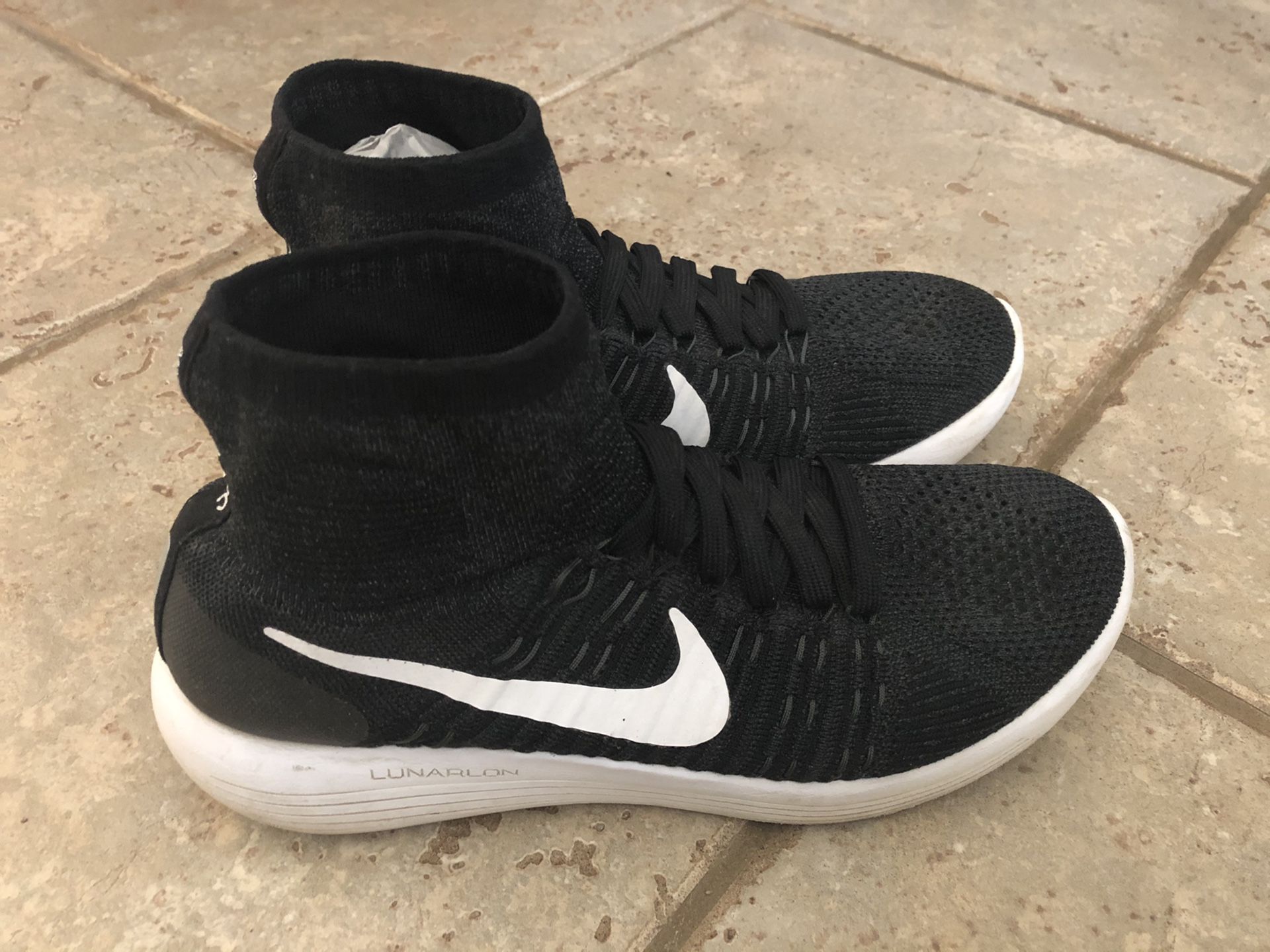 Like new men’s Nike Lunarepic running shoes