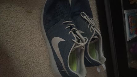 Nike Roshis Size 12