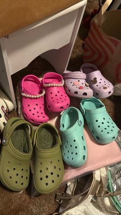 Crocs Classic Clogs Bundle – 4 Pairs size 6