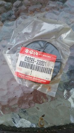 Suzuki rear wheel hub seal