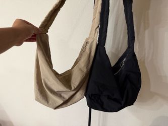 2 Slouchy Shoulder Bag with Zipper Pocket