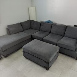 Reversible Sectional Couch with Chaise and Ottoman in Grey. 