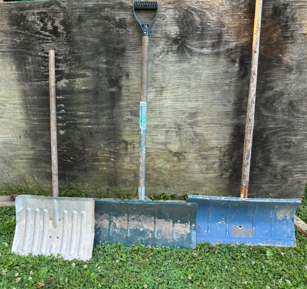 THEEE METAL SNOW SHOVELS