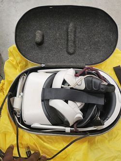 Meta Quest 2 VR headset w/ official carrying case along with controllers and PC cable