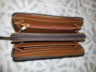 Authentic Louis Vuitton Double Zipper Wallet! for Sale in San Jose, CA -  OfferUp