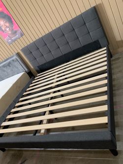 King  bed frame 🦖