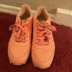 Reebok Sneakers 5.5 (fits Like an 7)