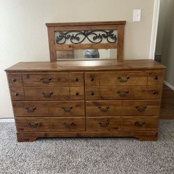 Dresser/amour/nightstand