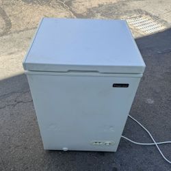 22” Wide Deep Chest Freezer Free Local Delivery