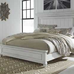 Kanwyn Whitewash King Panel Bed

