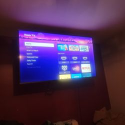 55 Inch Roku Element Also Includes TV mount