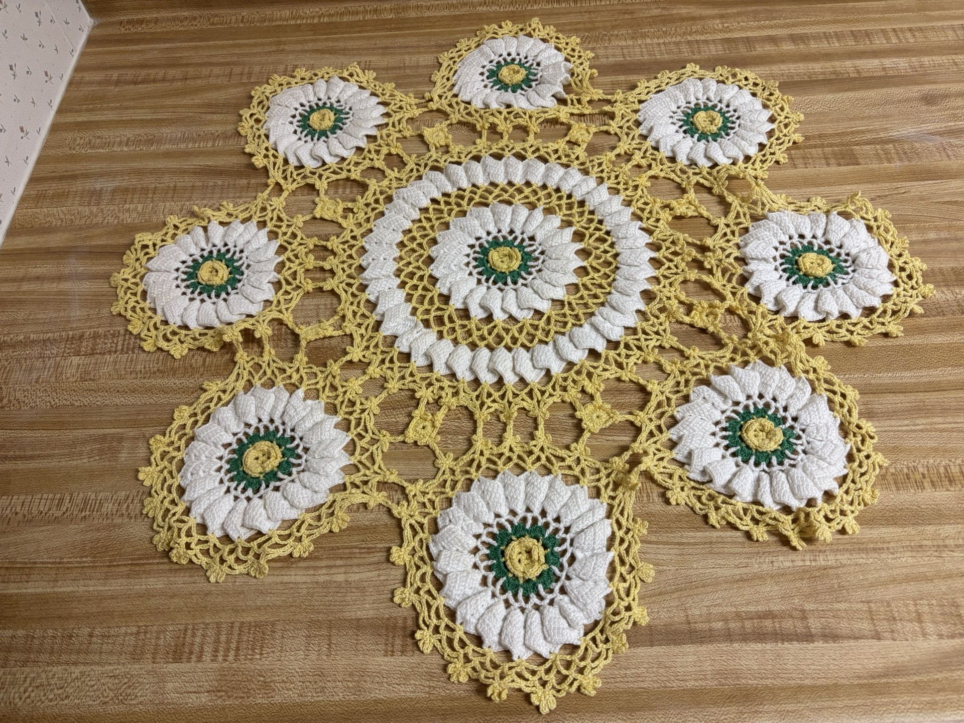 vintage hand crochet round daisy doilie Yellow 1940 To 1950 Timeframe