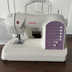 Singer Curvy Sewing Machine - Moving Sale