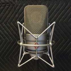 🔥NEUMANN TLM 49🔥CONDENSER MICROPHONE SET🔥SHOCK MOUNT and BONUS SG2 STAND MOUNT🔥LIKE NEW IN BOX!🔥