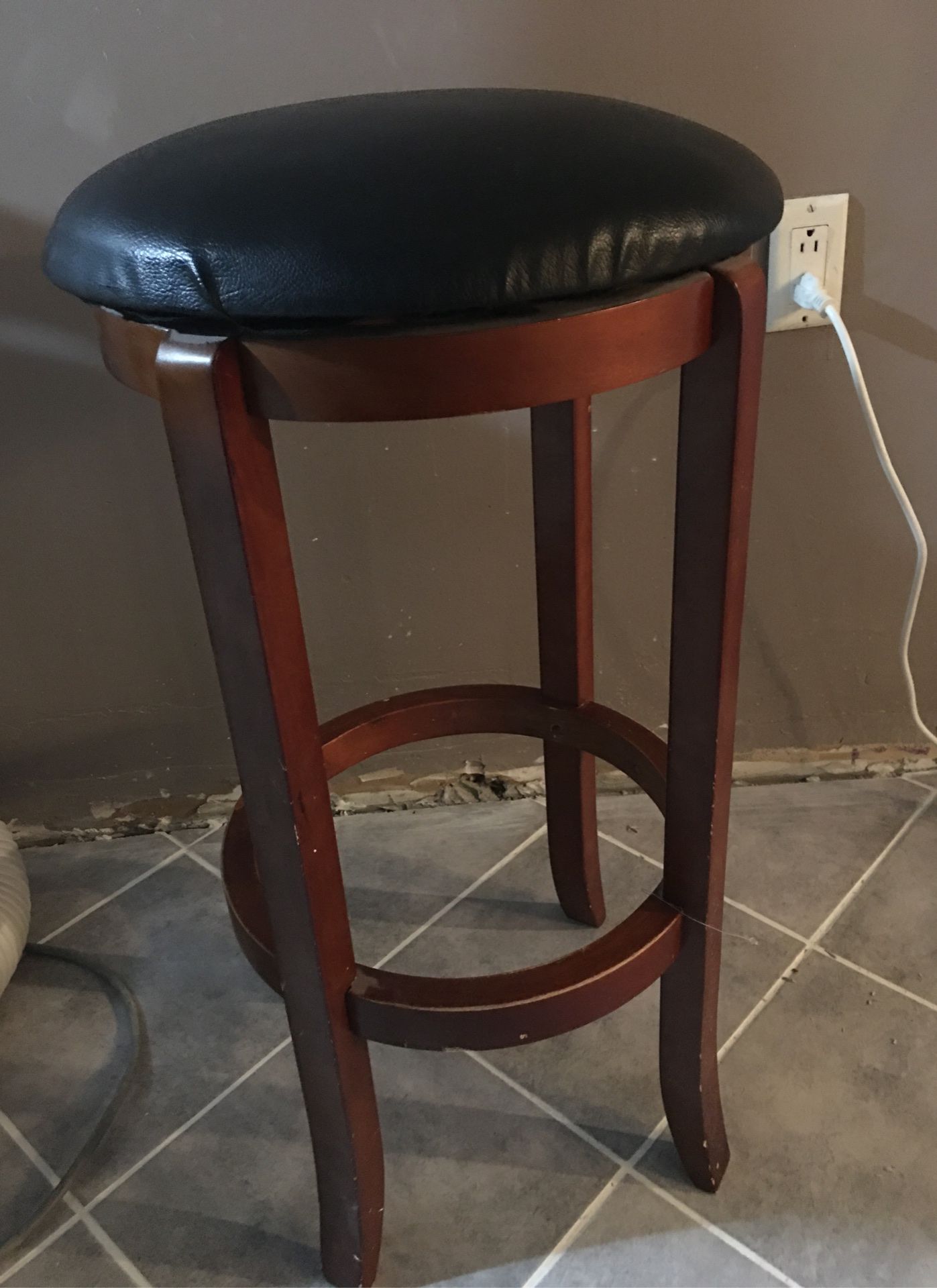 Spinning stool