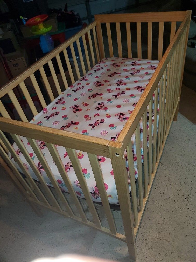 Wooden Baby Crib With Mattress