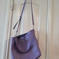 Light Purple Rabeanco Shoulder Bag in a Bag genuine leather 💜
Removable inside Bag (snap)