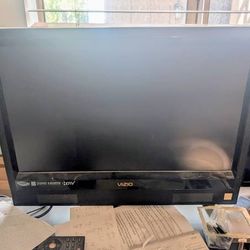 22.6 Inch Vizio TV / Monitor - Works Great 
