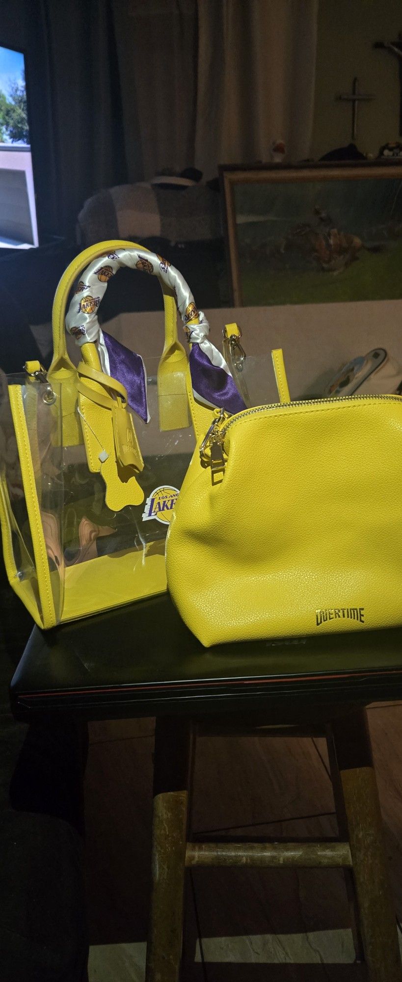 OVERTIME Lakers Handbag ,SUPER RARE Used But In Exellent Condition
Lakers LIMITED stadium ready Handbag
Pick up in Sun Valley