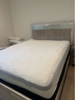 Queen Size Sparkling Bed Beigewood