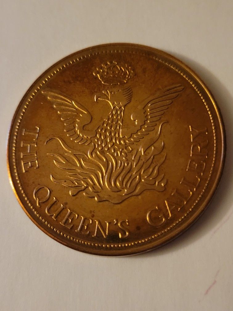 THE QUEEN'S GALLERY, BUCKINGHAM PALACE VINTAGE MEDALLION