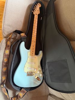 Fender Stratocaster Electric Guitar Sonic Blue w case