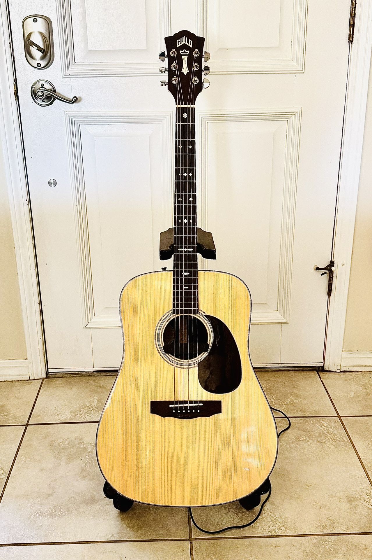 Guild GAD-50 Dreadnought Acoustic Guitar w/Case