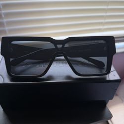 BLACK LOUIS VUITTON SUNGLASSES