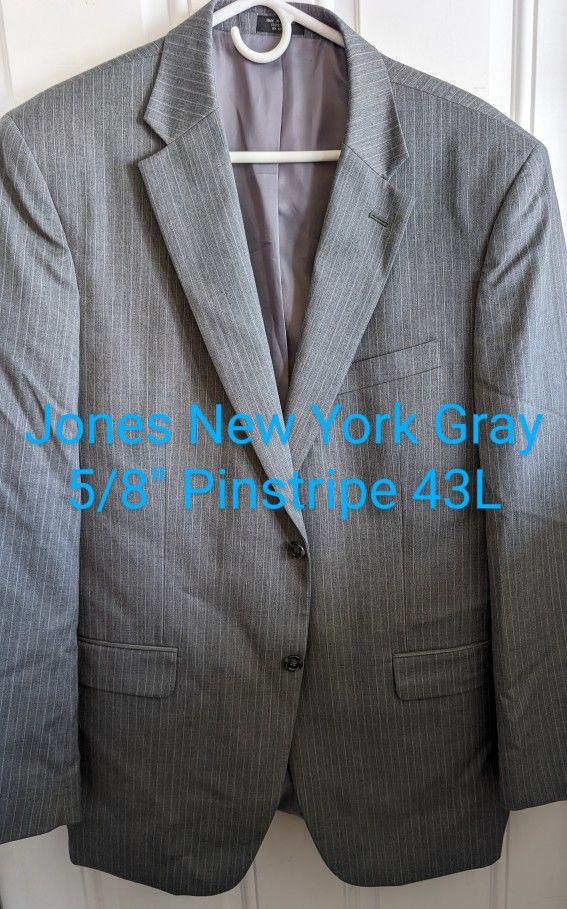 New Mens Jones New York Gray 5/8" Pinstripe 43L Suit Coat. Lower Outer Pockets Are Fake, 3 Real Ones Inside, 100% Wool. Dual Vent