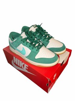 Nike dunk low mens shoes size 10.5