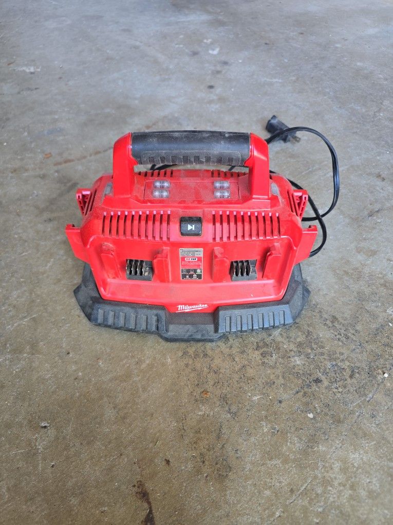 M18 6 Pack Charger