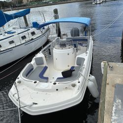 2005 Hurricane 23’ CC, Deck Boat 