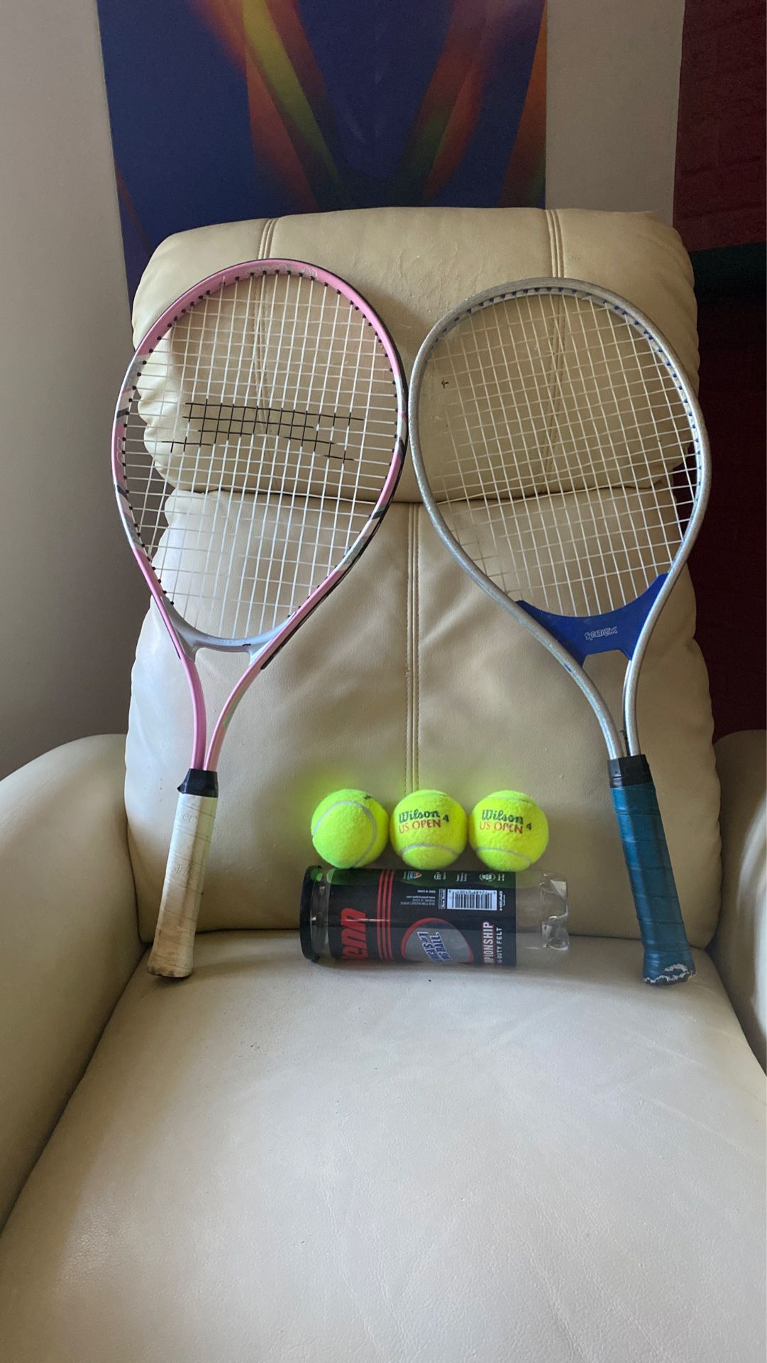2 tennis 🎾 rackets + 3 balls 🎾 🎾