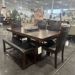 6 Piece dining room set /Includes: Dining table, 4 chairs, a bench.