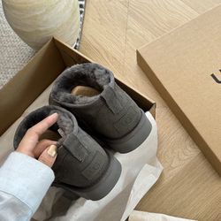UGG Classic Ultra Mini,Size 9