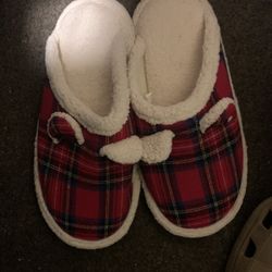 Bee and Willow  Unisex Buffalo Plaid Slippers.