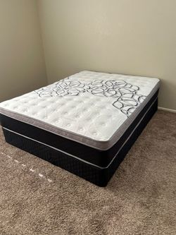 Queen Size Mattress Pillow Top 12"     new Mattress in a plastic sealed.  We offer same Day Delivery
