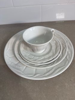 White Embossed Ceramic Dinnerware Set