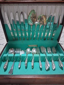 Vintage Silverplate flatware Set By Oneida Community