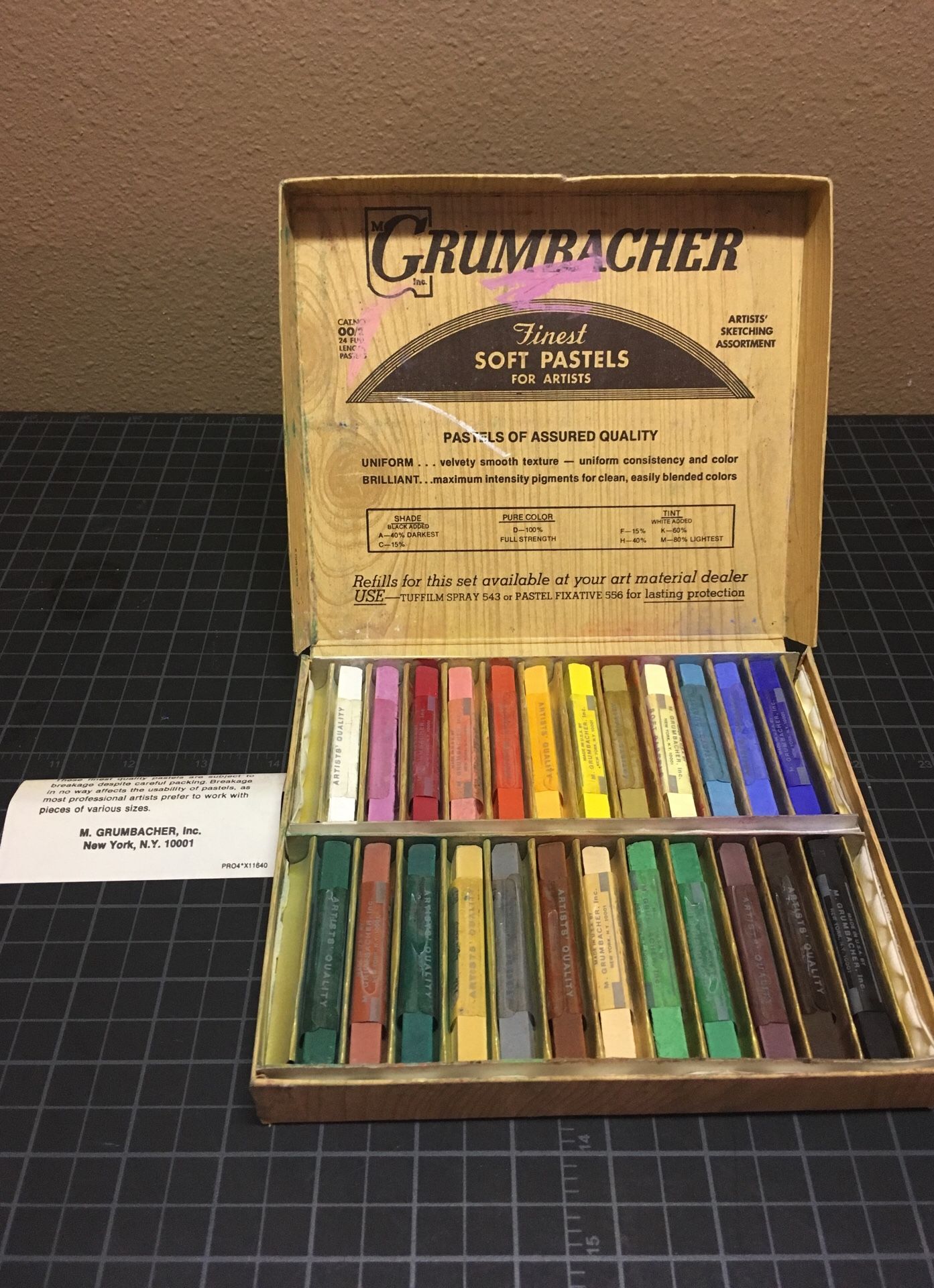 Vtg Grumbacher Soft Pastels Box Set 24 Full Length Artist Sketch Assortment 00/2