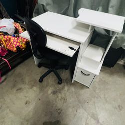 2 Desks 25$ Each