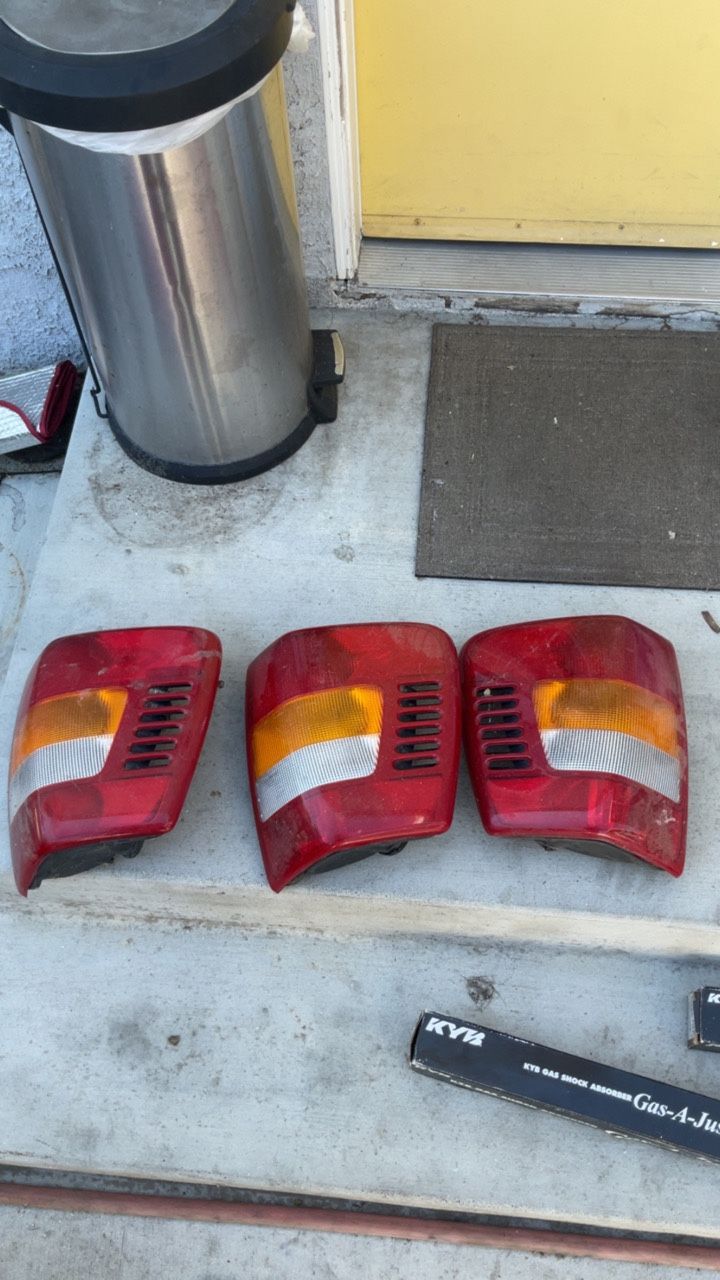2000 Jeep grand cherokee Tail Lights and Rear Shocks