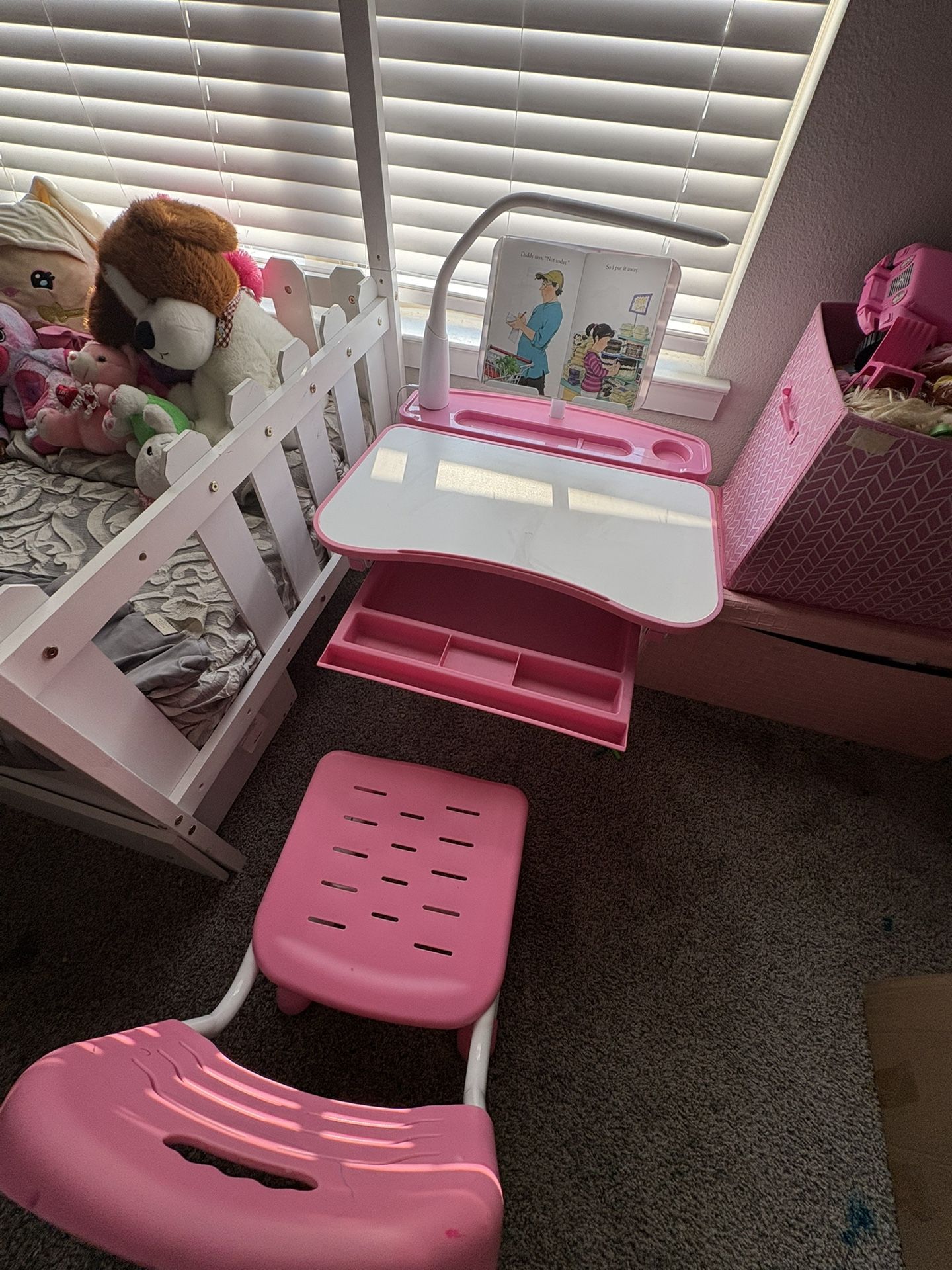children's desk with chair and lamp