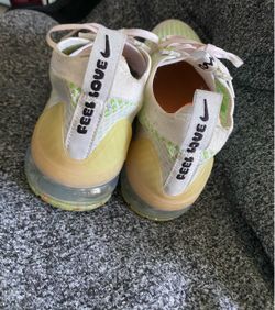 NIKE VAPORMAX  SIZE 8.5  WOMENS